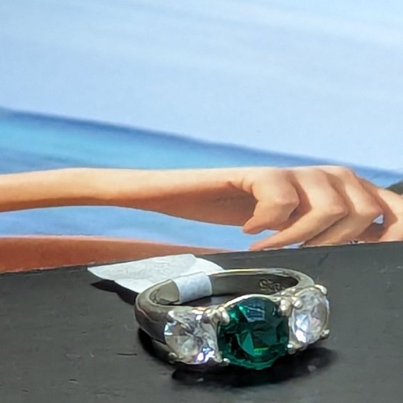 Promise ring Amazing Emerald Cz 1 Ct Green Ring Size 6 Exquisite Design Sterling - Picture 1 of 10